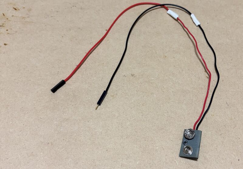 ファイル:ギター整備 09 電源コネクタ.jpg